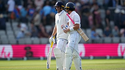 மான்செஸ்டர் டெஸ்ட்: வலுவான நிலையில் இங்கிலாந்து!