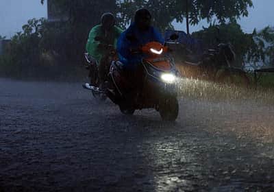 தொடர் மழையால் முடங்கிய உதகை: முக்கிய சுற்றுலாத் தலங்கள் 4-ஆவது நாளாக மூடல்!