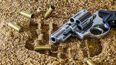 ஈரானில் நீதிமன்றக் கட்டடத்தின் மீது மர்மநபர்கள் துப்பாக்கிச்சூடு: 6 பேர் பலி 