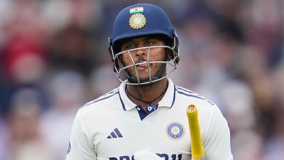 முதல் இன்னிங்ஸில் 669 ரன்களுக்கு ஆட்டமிழந்த இங்கிலாந்து; 2-வது இன்னிங்ஸில் இந்தியா திணறல்!