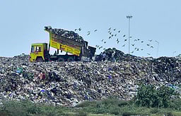 குப்பைக் கிடங்கு விவகாரம்: ராமநாதபுரம் ஆட்சியா் பதிலளிக்க உத்தரவு