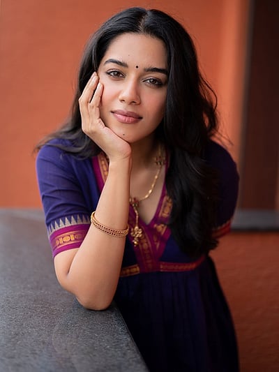 ஆளைக் காணவில்லையா? மிர்ணாளினி ரவி!