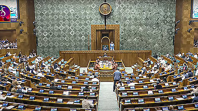 மக்களவையில் எதிர்க்கட்சிகள் தொடர் அமளி! இன்று முழுவதும் ஒத்திவைப்பு!