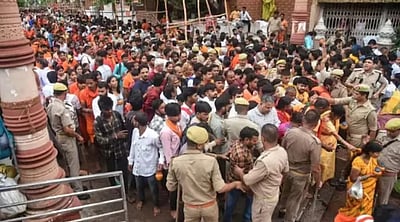 உ.பி. கோவிலில் கூட்டநெரிசல்: இருவர் பலி; 30 பேர் காயம்!