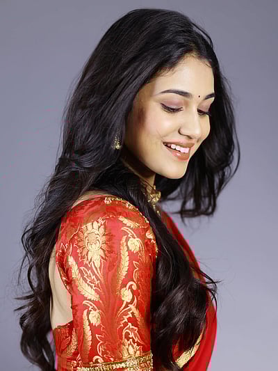 சிகப்பு ரோஜா... பிரியங்கா!