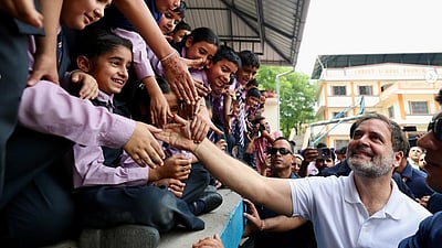 பாகிஸ்தான் தாக்குதலில் பலியானோரின் 22 குழந்தைகளைத் தத்தெடுக்கும் ராகுல்!