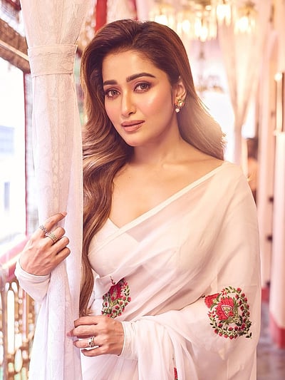 மன்மத பானம்... சுதிப்தா பானர்ஜி!