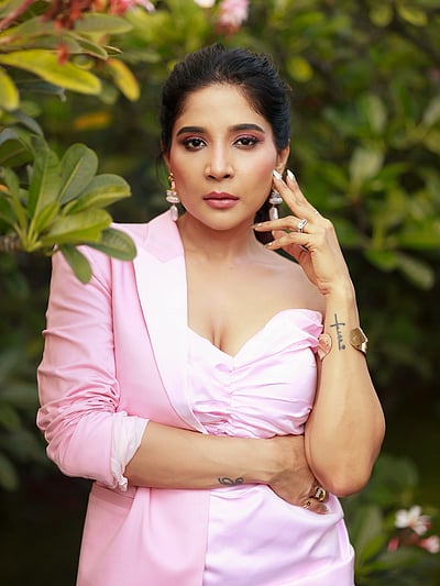 பூந்தோட்டம்... சாக்‌ஷி அகர்வால்!