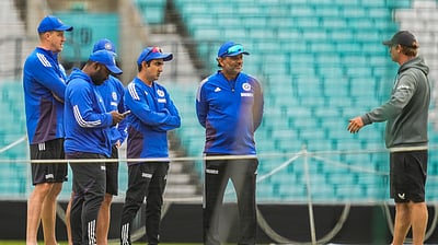 தொட்டாற்சிணுங்கி கம்பீர்..! மோதலில் ஈடுபட்ட கம்பீர் - ஓவல் திடலின் பிட்ச் மேற்பார்வையாளர்!