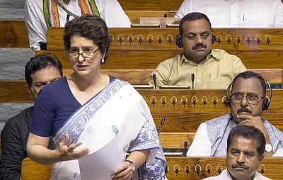மக்களவையில் எதிரொலித்த வயநாடு விவகாரம்: சீரமைப்பில் மத்திய அரசு மெத்தனப்போக்கு! -பிரியங்கா