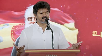 மக்களிடம் செல், மக்களிடம் கற்றுக்கொள்... அண்ணா வழியில் விஜய்!