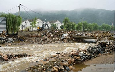 வெள்ளத்தில் மிதக்கும் பெய்ஜிங்: 44 பேர் பலி, 9 பேர் மாயம்!