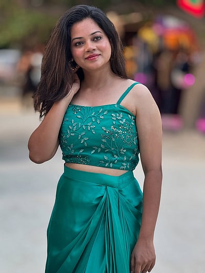 கடலும் கடல் காற்றும்... அனிதா சம்பத்!