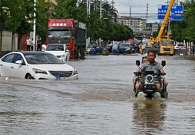 சீன மழை வெள்ளம்: 44 போ் உயிரிழப்பு