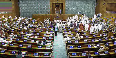 எதிா்க்கட்சிகள் அமளியால் நாடாளுமன்றம் மீண்டும் முடக்கம் - பிகாா் வாக்காளா் பட்டியல் விவகாரம்