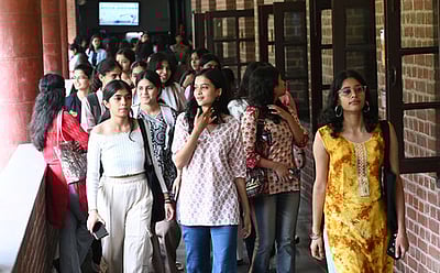 புதிய கல்விக் கொள்கை: கல்லூரிகளில் 12 மணி நேர வகுப்புகள்! கதறும் தில்லி பல்கலை.!!