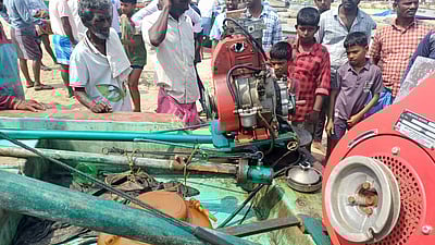 தமிழக மீனவர்கள் மீது இலங்கை கடற்கொள்ளையர்கள் தாக்குதல்: மூவர் காயம்