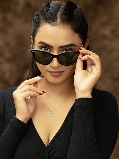 நீ கவிதைகளா.... ஜனனி!