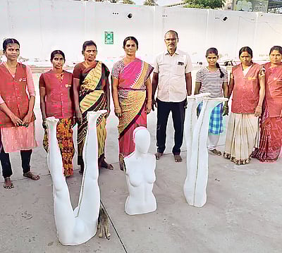 துணிக் கூழில் மாடல்  பொம்மைகள்