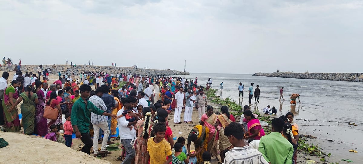 பூம்புகார் சங்கமத்துறையில் ஆடிப்பெருக்கு விழா கோலாகலம்!