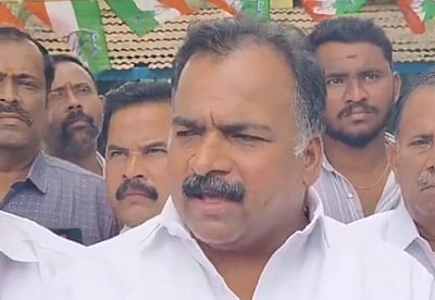 அதிமுக முன்னாள் அமைச்சா்கள் விரைவில் பாஜகவில் இணைவாா்கள்: மாணிக்கம் தாகூா் எம்.பி