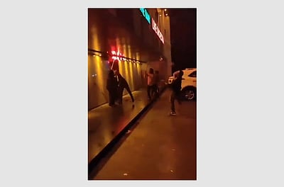 நவி மும்பையில் நடனப் பாரை தாக்கி சேதப்படுத்திய நவநிர்மாண் சேனை தொண்டர்கள் ! 