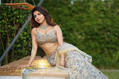 பெண்மையின் அழகு...ஐஸ்வர்யா மேனன்