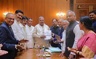 கர்நாடகத்தில் எஸ்.சி. பிரிவில்  உள்ஒதுக்கீடு: 1,766 பக்க ஆய்வறிக்கை சமர்ப்பிப்பு!