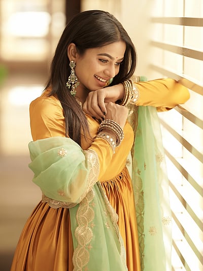 இன்னும் நாணமோ... டெல்னா டேவிஸ்!