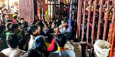 ம.பி: கோயிலில் கூட்டநெரிசல்! 2 பெண் பக்தர்கள் பலி... 5 பேர் படுகாயம்! 