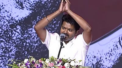 தேர்தல் அரசியல் போர் உத்தியில் வெல்வோம்: விஜய்