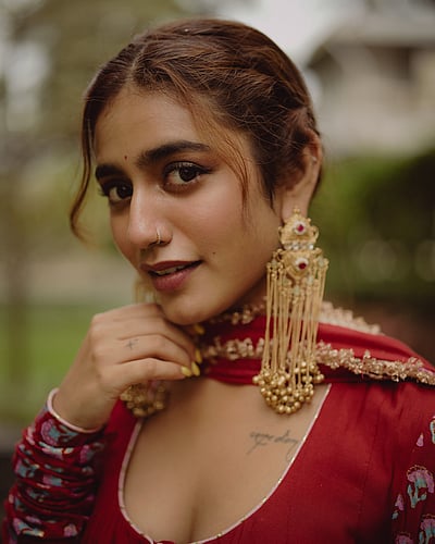 சுல்தானா... பிரியா வாரியர்!