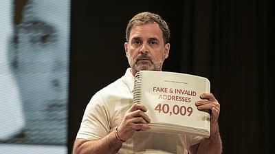 ராகுலின் மூளைதான் திருடுபோய்விட்டது..! மகாராஷ்டிர முதல்வர் ஃபட்னவீஸ் கடும் தாக்கு! 