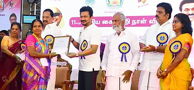 நெசவாளா்கள் வாழ்வை முன்னேற்றுவது நமது பொறுப்பு: துணை முதல்வா் உதயநிதி ஸ்டாலின்