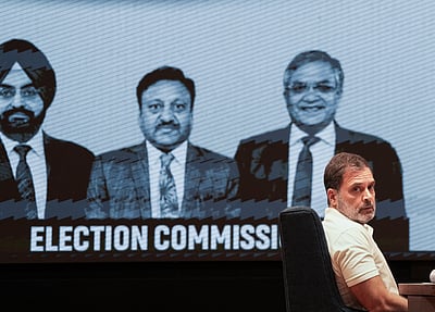 வாக்காளர் பட்டியல் குளறுபடி என்ன? ராகுலிடம் தரவு கேட்கும் கர்நாடக தேர்தல் அதிகாரி 