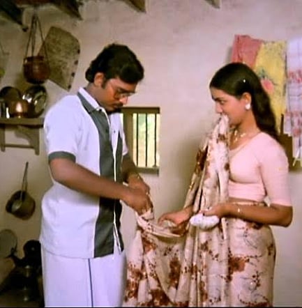 இப்போதும் மேக்கப் போடுவதற்கு முன் பாக்கியராஜை நினைப்பேன்: ஊர்வசி