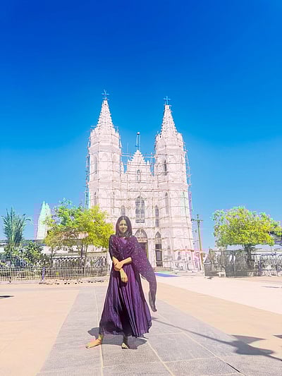 வேளாங்கண்ணியில் மிர்னாளினி ரவி!