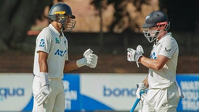 2-வது டெஸ்ட்: மூவர் சதம் விளாசல்; நியூசிலாந்து 476 ரன்கள் முன்னிலை!