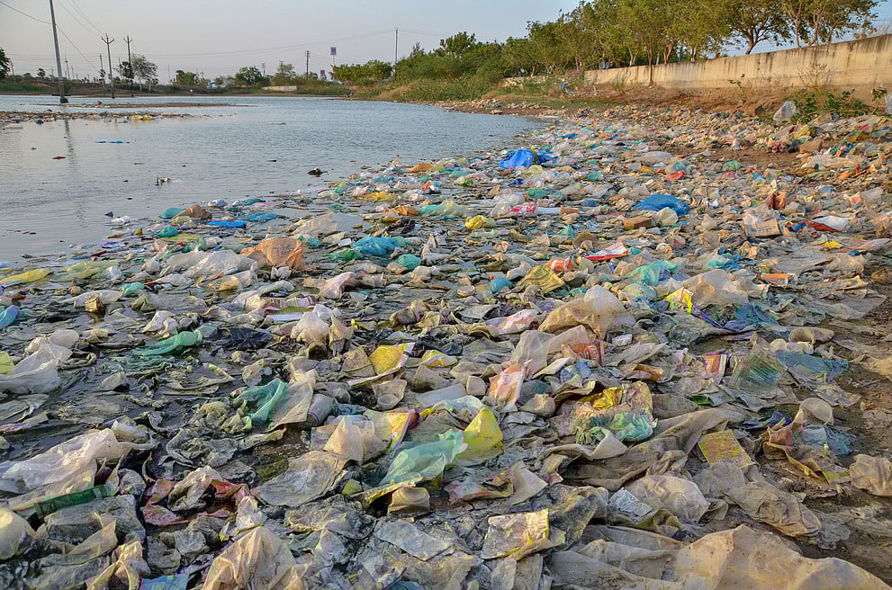 நெகிழி நெருக்கடி!