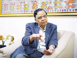 தனியாா்மயமாக்கல் திட்டத்துக்கு அரசு புத்துயிா் அளிக்க வேண்டும்:
நீதி ஆயோக் முன்னாள் துணைத் தலைவா்அரவிந்த் பனகாரியா
