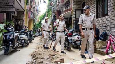 பார்க்கிங் பிரச்னையால் ஹுமா குரேஷியின் சகோதரர் குத்திக் கொலை! 