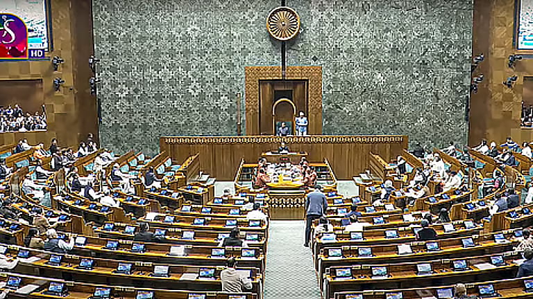 வரி ஆண்டு: மக்களவையில் மசோதாக்கள் நிறைவேற்றம்