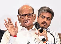 தேசியவாத காங்கிரஸ் இணைப்பு இல்லை: சரத் பவாா் உறுதி