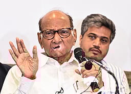 புணே மருத்துவமனையில் சரத் பவாா் அனுமதி