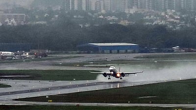 தில்லியில் கனமழை: 100-க்கும் அதிகமான விமானங்கள் தாமதம்! 