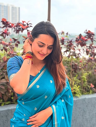 நானும் நாணமும்... ஜாஸ்மின் ராத்! 