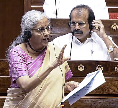 மக்களவையில் அமளிக்கிடையே 3 நிமிடங்களில் நிறைவேற்றப்பட்ட புதிய வருமான வரி மசோதா!