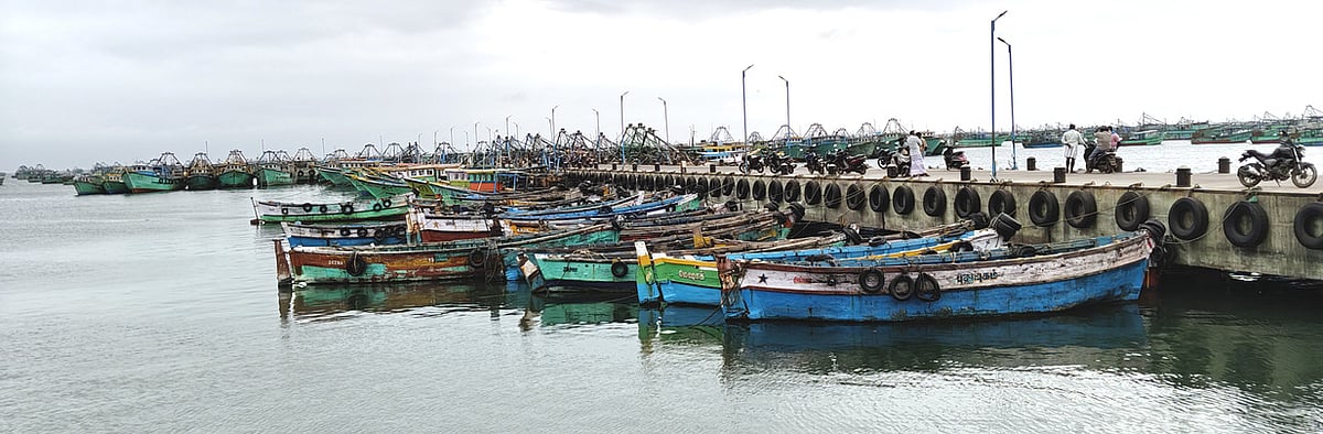 ராமேசுவரம் மீனவா்கள் காலவரையற்ற வேலைநிறுத்தப் போராட்டம்