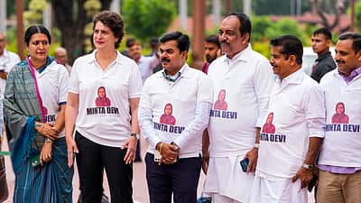 மிண்டா தேவி டி-சர்ட் அணிந்து எம்பிக்கள் போராட்டம்! யார் அந்த 124 வயது மூதாட்டி?