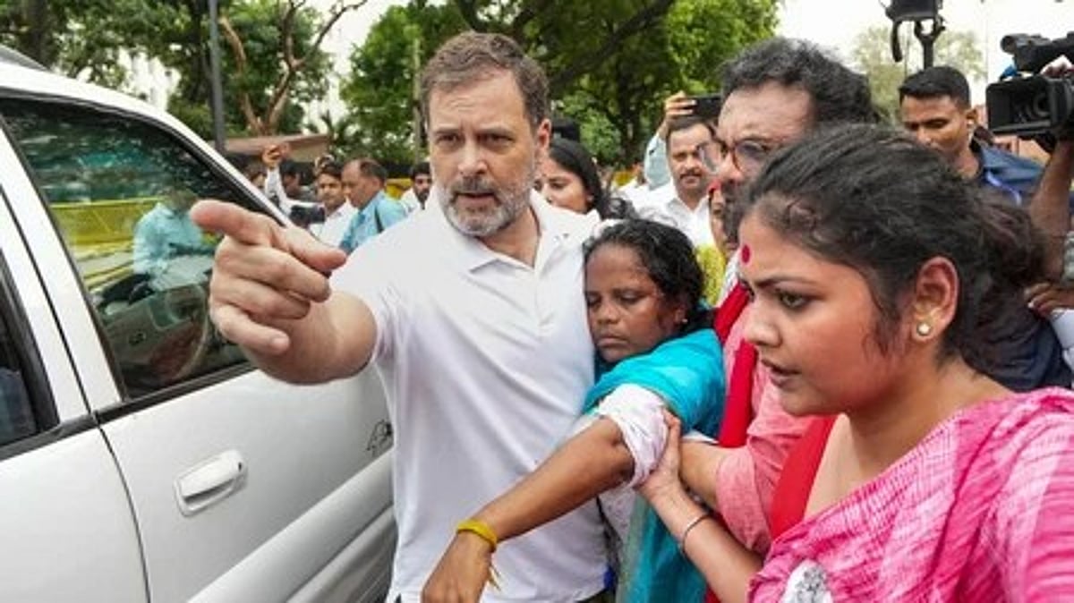 எதிா்க்கட்சி எம்.பி.க்களின் பேரணி தடுத்து நிறுத்தம்! ராகுல் உள்ளிட்டோா் கைது!